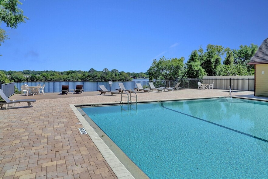 Building Photo - 351 Lone Hill Dr