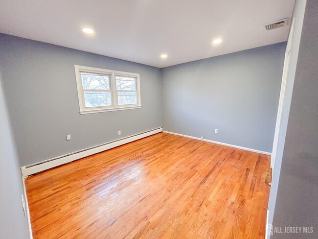 Building Photo - 215 Monroe Ave