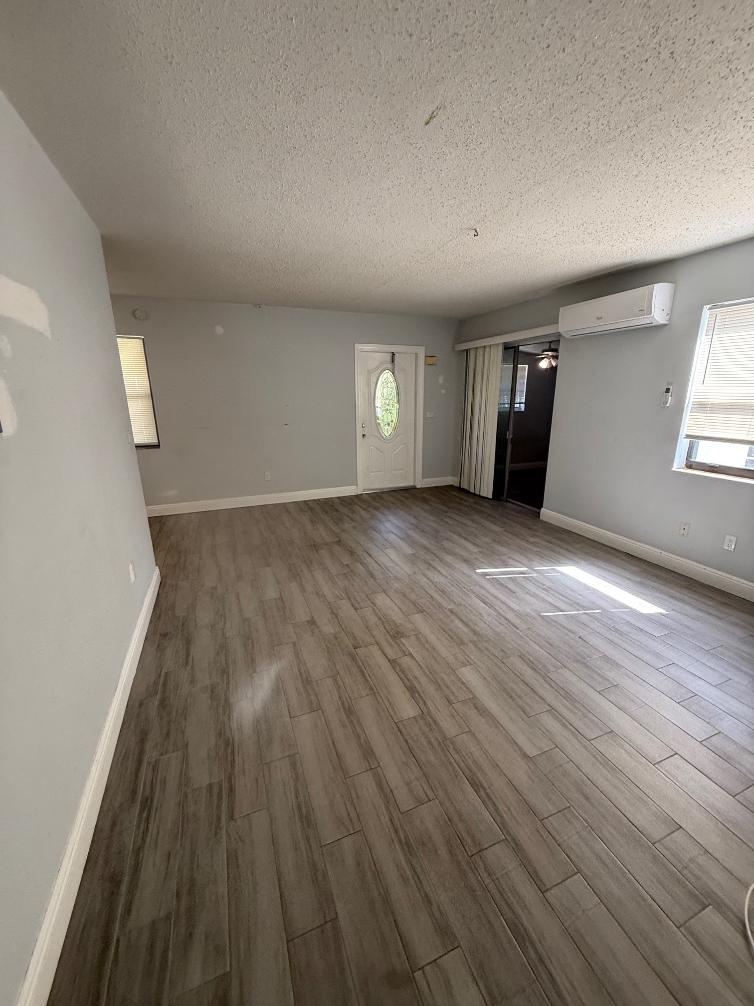 Building Photo - 4401 NE 15th Ter