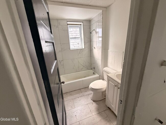 Building Photo - 21-23-23 Jackson St