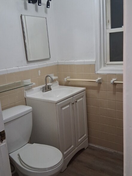 Building Photo - 16624 Tracey St