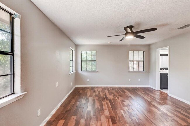 Building Photo - 10905 Wintergreen Hill