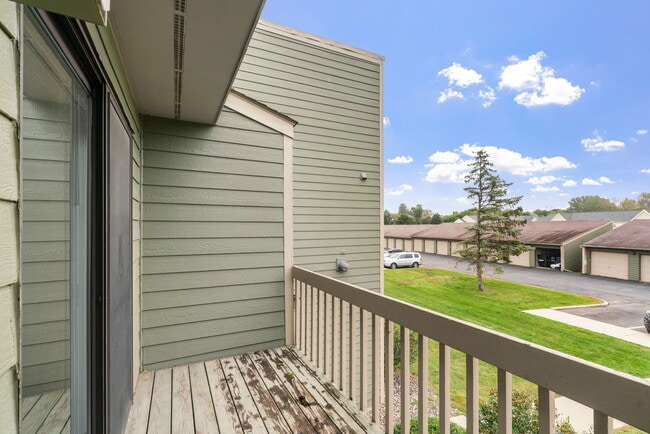 Cascade - 2 Bed / 1 Bath - 900 Sq.Ft. - Jordan Creek and Mills