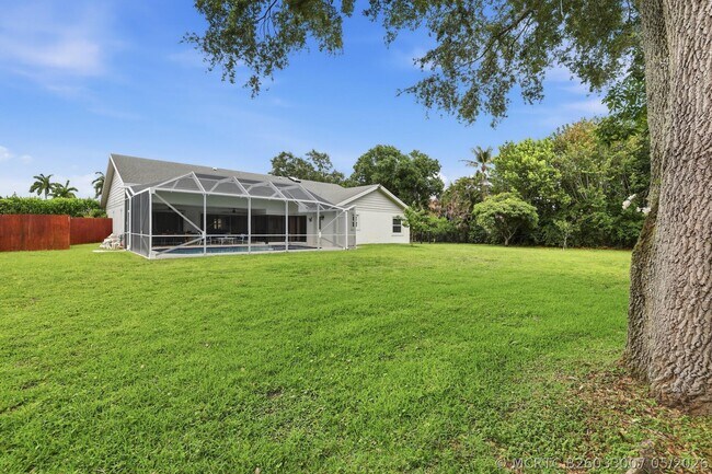 Building Photo - 15600 Rolling Meadows Cir