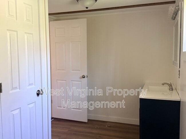 Building Photo - 110 Peck Ct