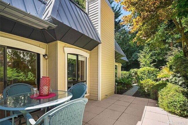 Private backyard - 1605 102nd Pl NE