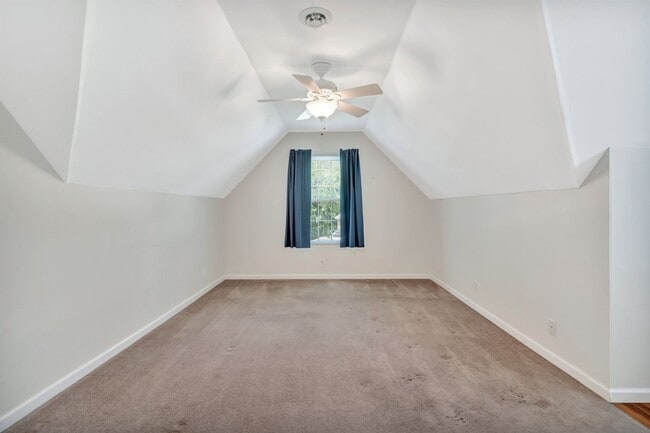 Building Photo - One acre lot with first floor suite in bea...