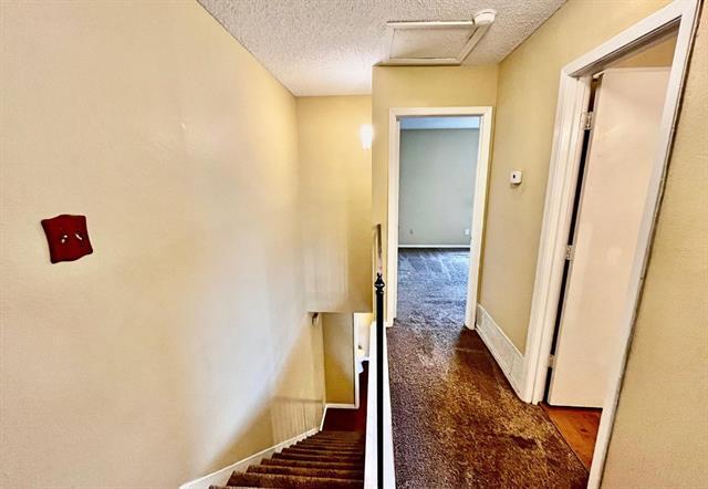 Building Photo - 400 Amber Ln