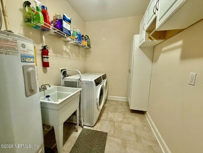 Building Photo - 134 E 6th St