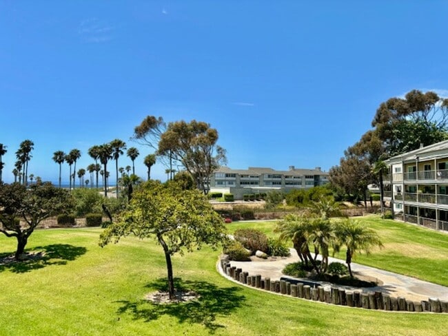 Building Photo - Port Hueneme | 2 Bed + 2 Bath | OCEAN VIEW...