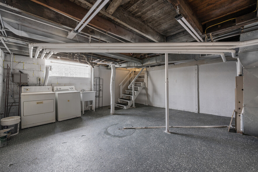 Building Photo - 702 Locust St