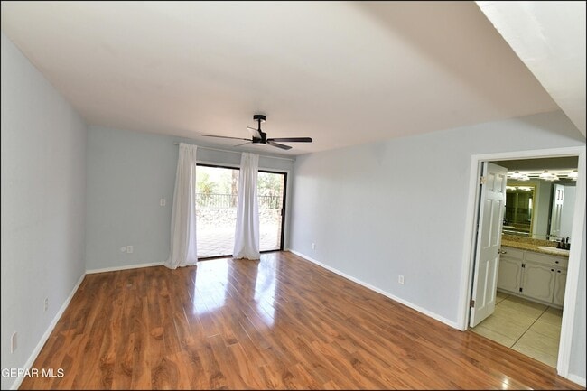 Building Photo - 5852 Mira Serena Dr