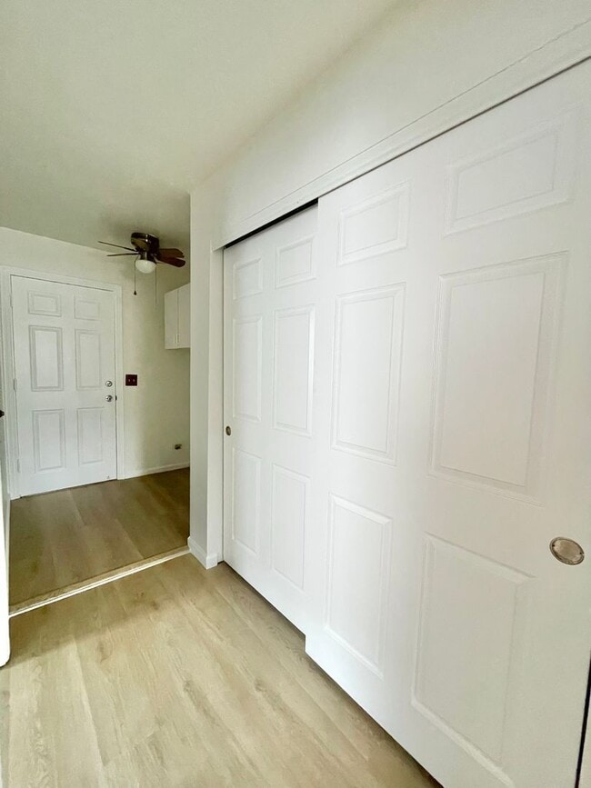 Building Photo - Welcome to this charming single-story home...