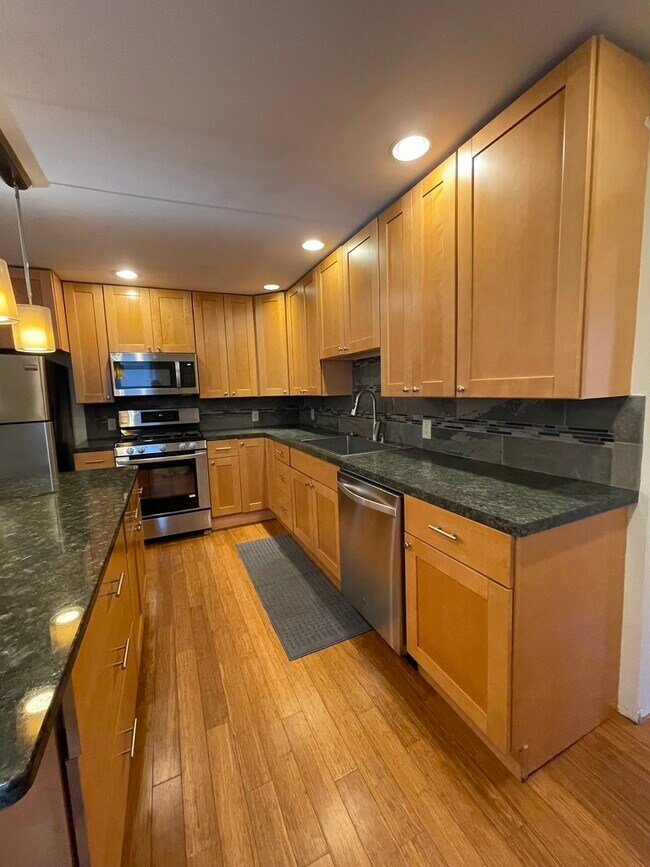 Building Photo - 524 7th Ave