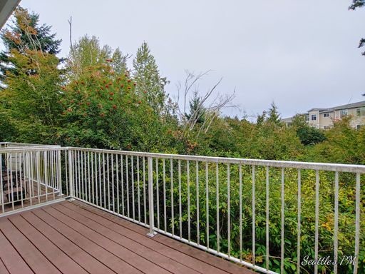 Building Photo - Large 3 Story Townhome with Tandem Garage!