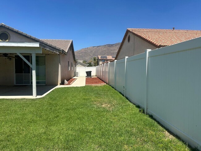 Building Photo - Single Story cul-de-sac 3Beds/2Bath Home i...