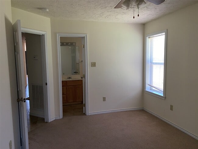 Building Photo - 3902 Aspen St