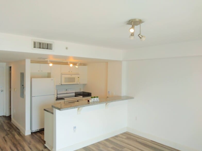 Building Photo - 2740 SW 28th Ter