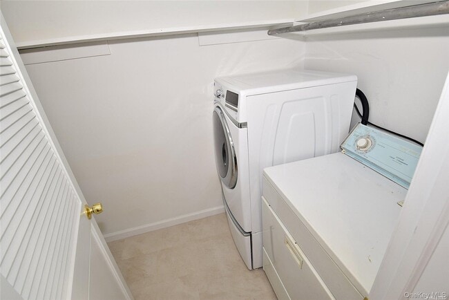 Building Photo - 27 N Lewis Pl