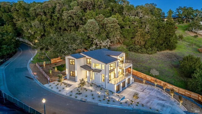 Building Photo - 1580 Clear Ridge Dr