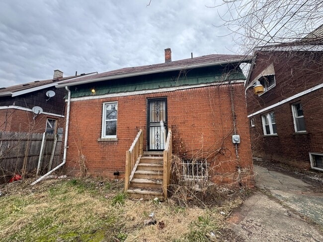 Building Photo - 14925 Mendota St