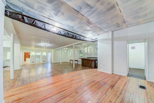 Building Photo - 2218 Arlington Ave