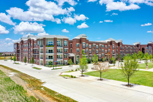 Newman Village Apartments - Frisco, TX | Apartment Finder