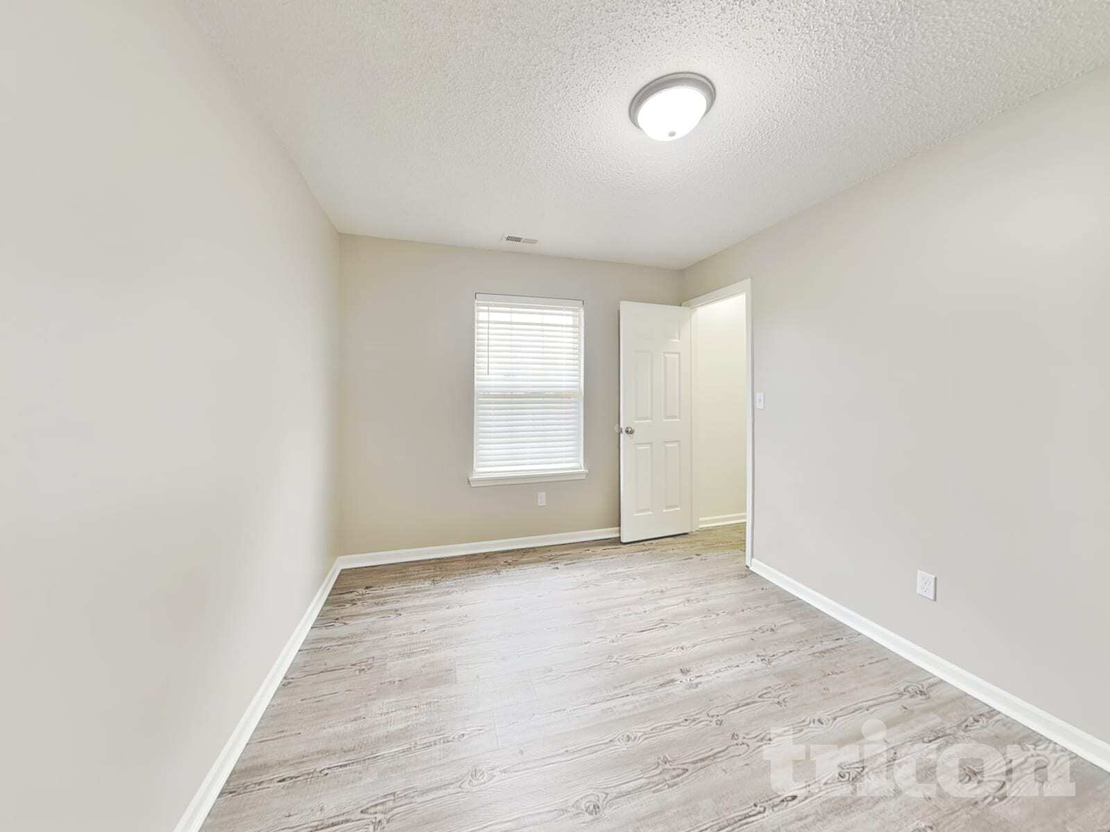 Building Photo - 1730 E Fork Dr