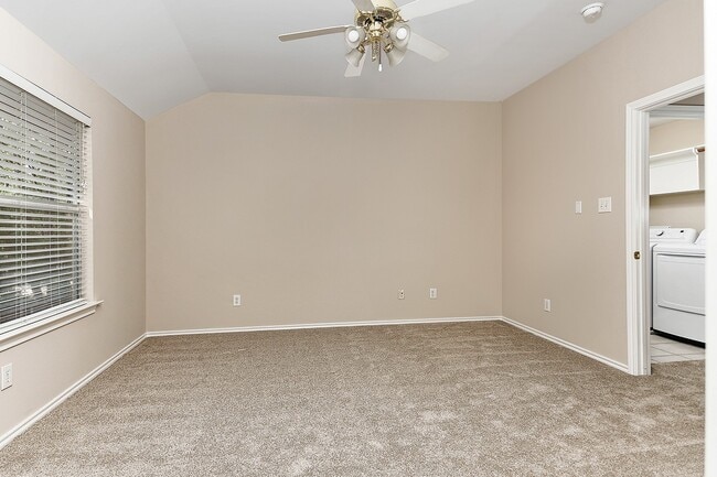 Building Photo - 10 Peach Ridge Pl