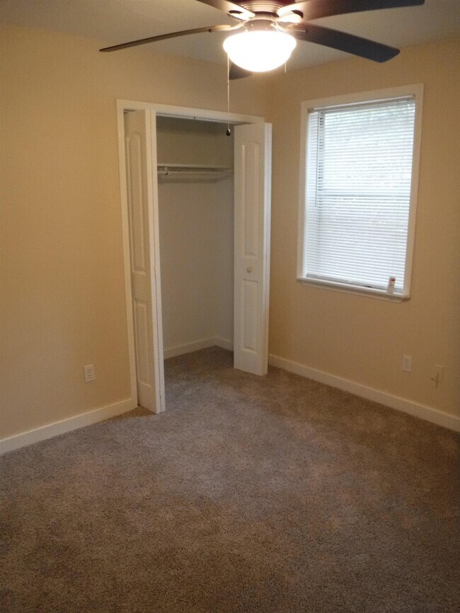 Building Photo - 2308 Sylvan Ct