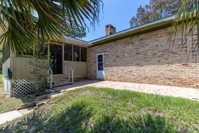Building Photo - 10736 Pecan Dr
