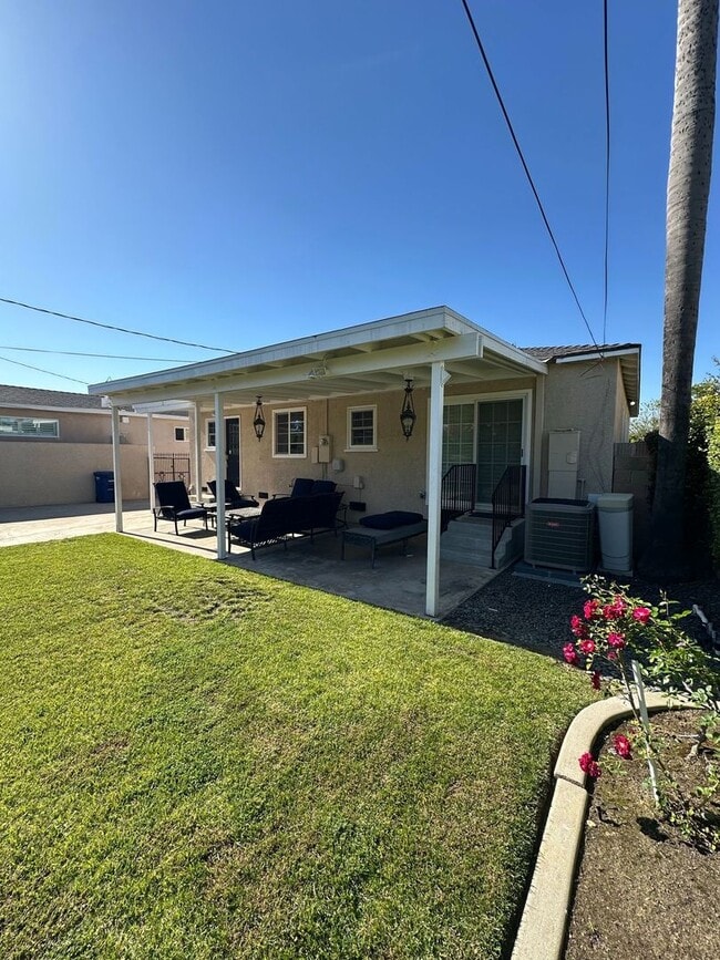 Building Photo - Lakewood 3 Bed Gorgeous House - New Paint ...