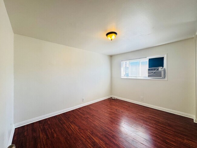 Building Photo - 2340 W Greenacre Ave