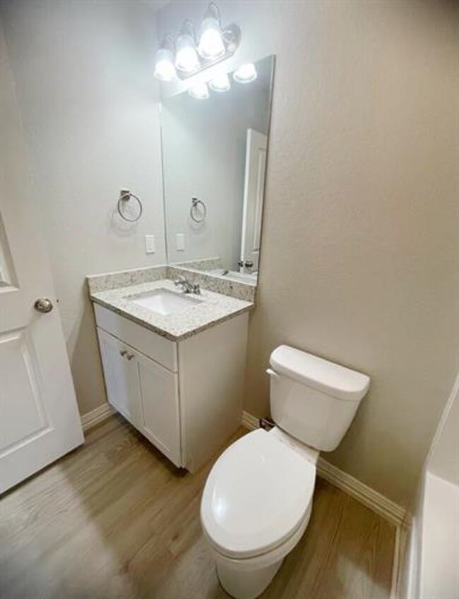 Building Photo - Cozy 2 bed, 2 bath Duplex - Silo School District