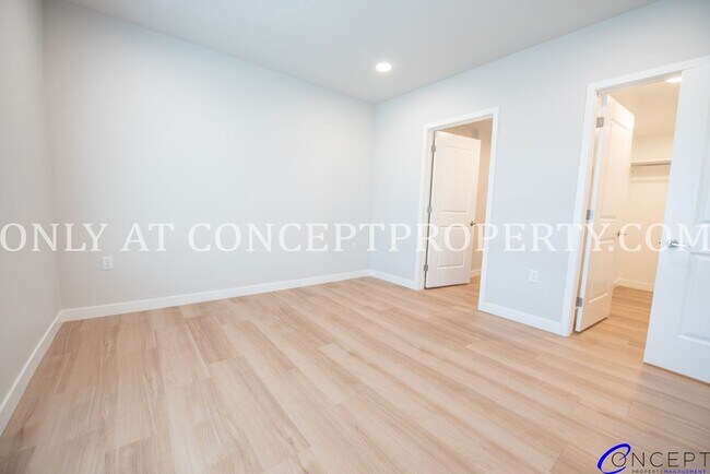 Building Photo - Modern Design, Exceptional Space: Discover This 3-Bedroom Residence at Studio Crossing! ***ONE MO...