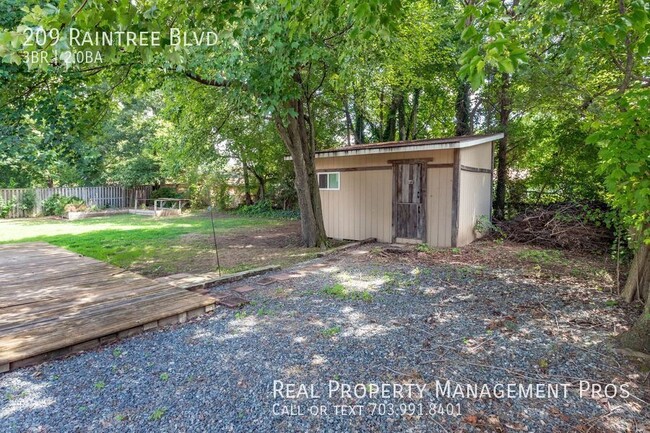 Building Photo - 209 Raintree Blvd