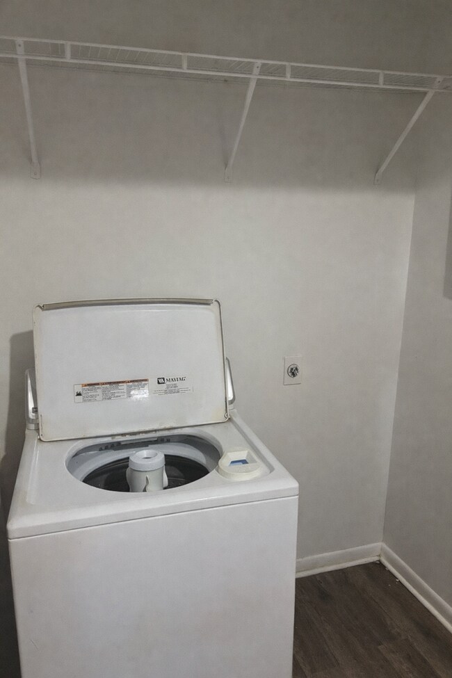 Building Photo - 814 Pierce Ave