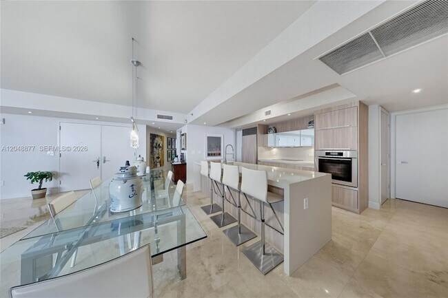 Building Photo - 17201 Collins Ave