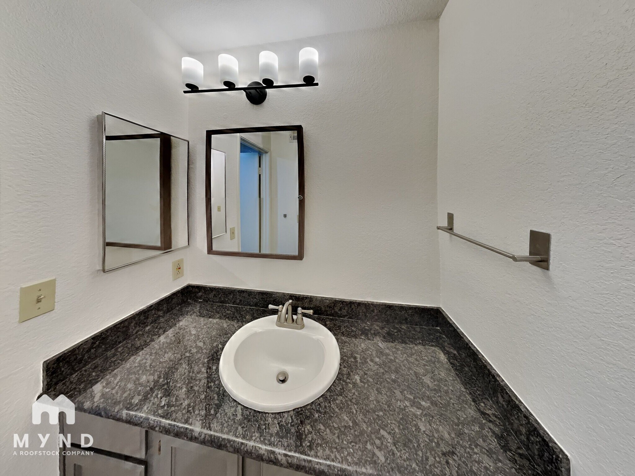 Building Photo - 465 Canyon Oaks Dr