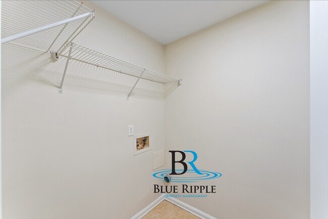 Building Photo - Spacious 3BR/2Bth Prime Smyrna Location on...
