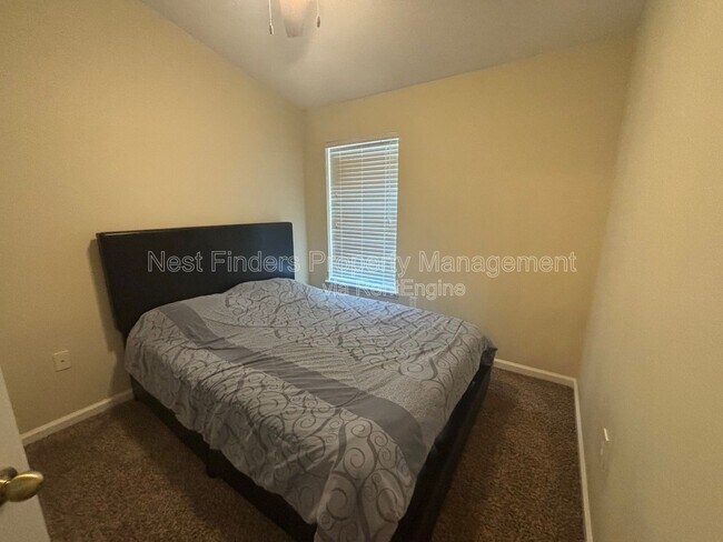 Building Photo - 13339 Solar Dr