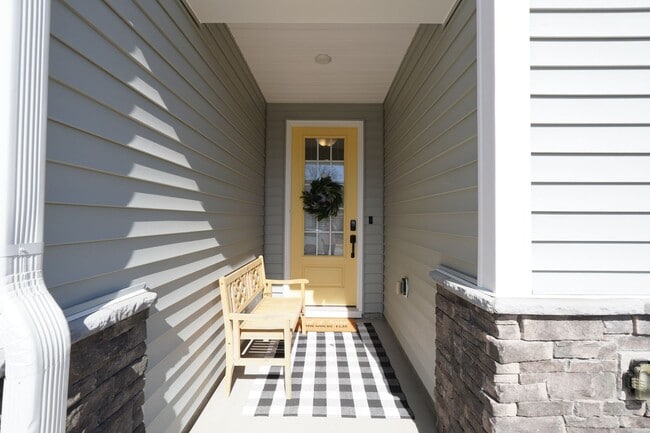 Building Photo - MOVE IN DATE MUST BE SCHEDULED 14 DAYS FROM PAYING SECURITY DEPOSIT.