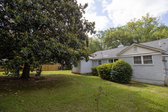 Building Photo - 2715 Kiawah Ave