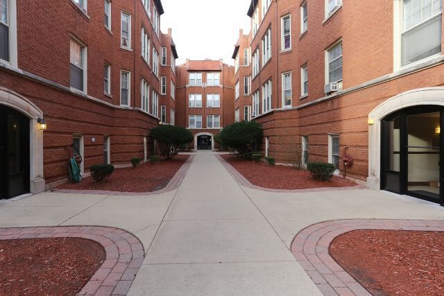 Primary Photo - 555 W Aldine Ave