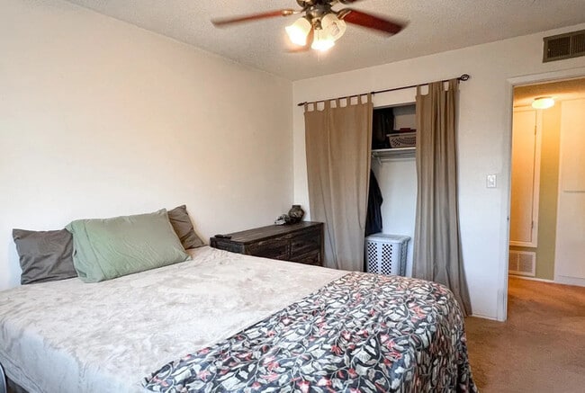 Building Photo - ONE BED ONE BATH UNIT AVAILABLE FOR RENT