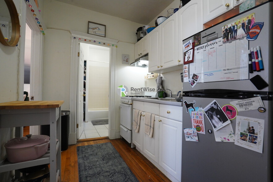 Building Photo - 6 Camelot Ct