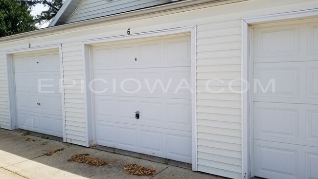 Building Photo - 6430 Creekside Dr NE