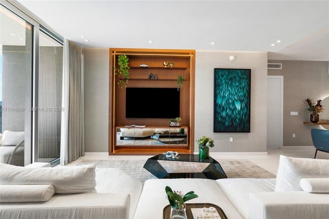 Building Photo - 300 Biscayne Blvd Way