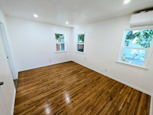 Building Photo - 2125 Carmona Ave