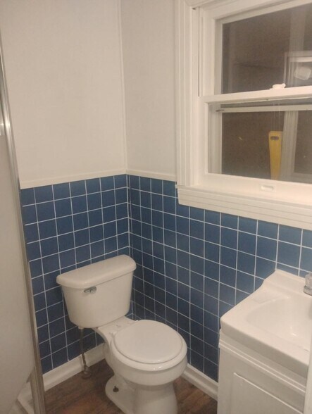 Building Photo - 216 E Morris St